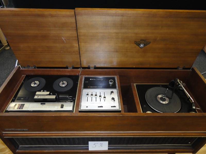 lot 53 image: JVC Nivico FM Stereo Model 990