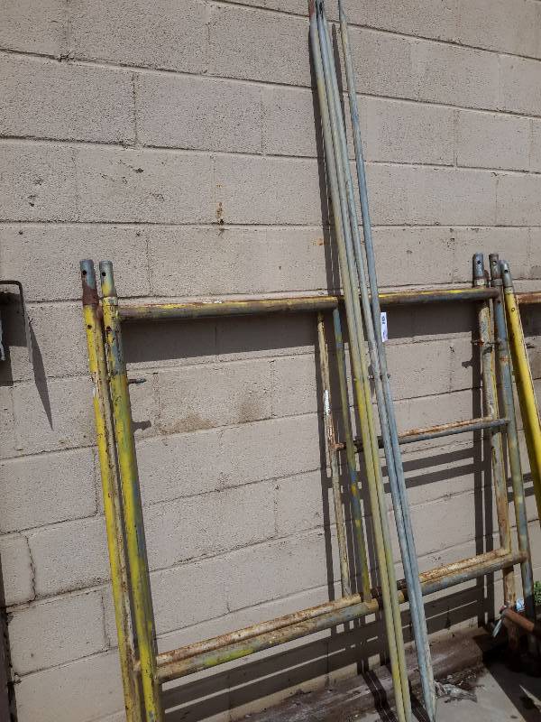 lot 31 image: SET of scaffolding ends with cross braces.  No planks