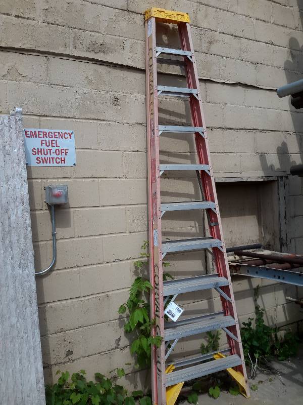 lot 37 image: Werner, 10 ft, Fiber glass Step ladder