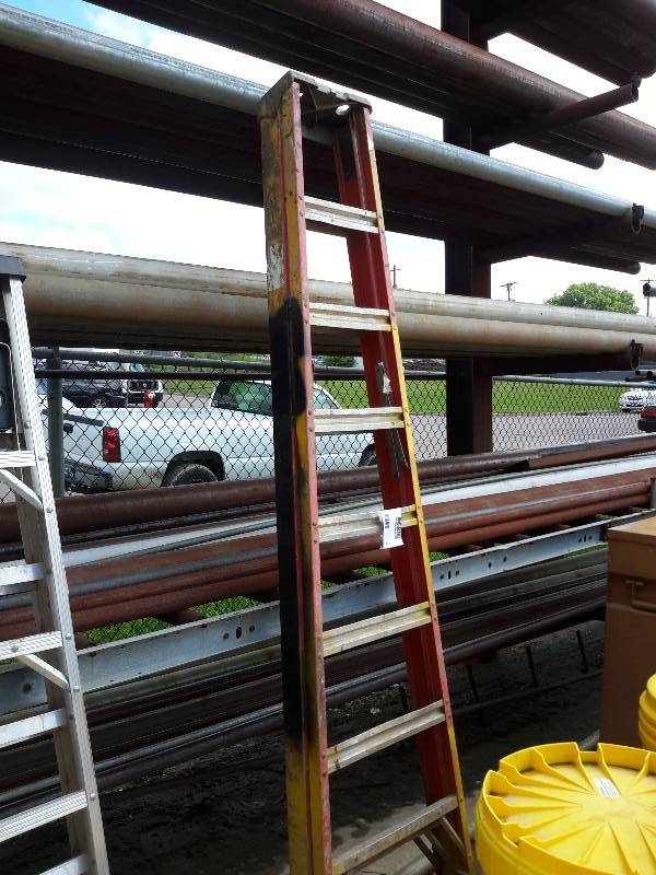 lot 40 image: 8 Ft Louisville, Step ladder