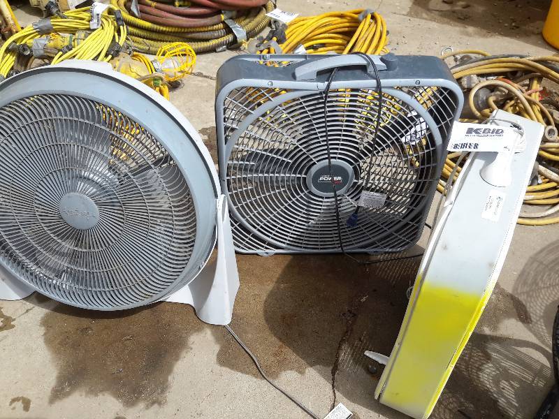 lot 49 image: 3 fans.. 2 box  1 round