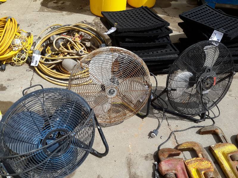 lot 50 image: 3 floor fans