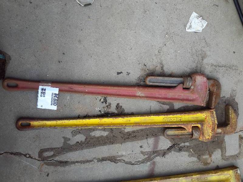 lot 16 image: 2, 48 in pipe wrenches