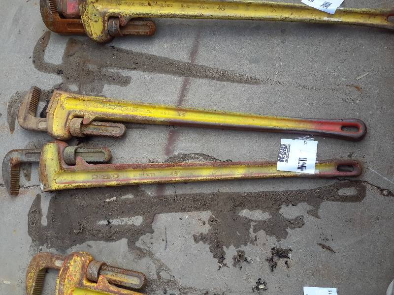 lot 17 image: 2, 36in pipe wrenches