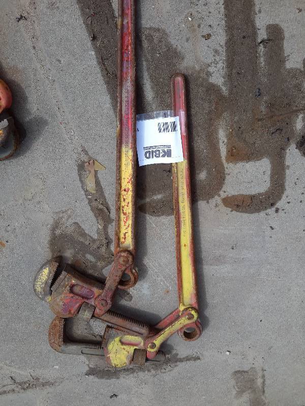 lot 19 image: 2, 36in pipe wrenches
