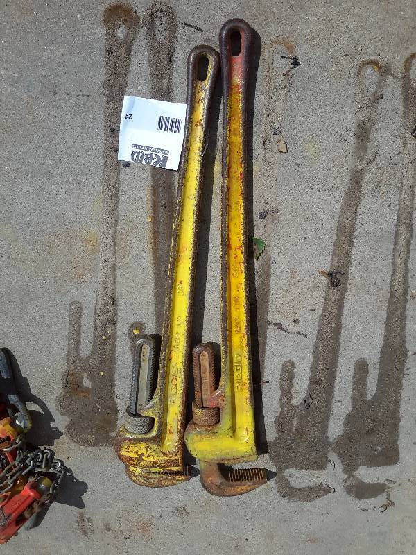 lot 24 image: 2, 36in pipe wrenches