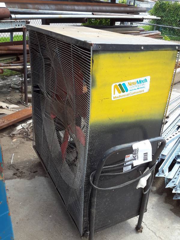 lot 54 image: Large industrial fan.  40in x 18in x 45in.. On wheels