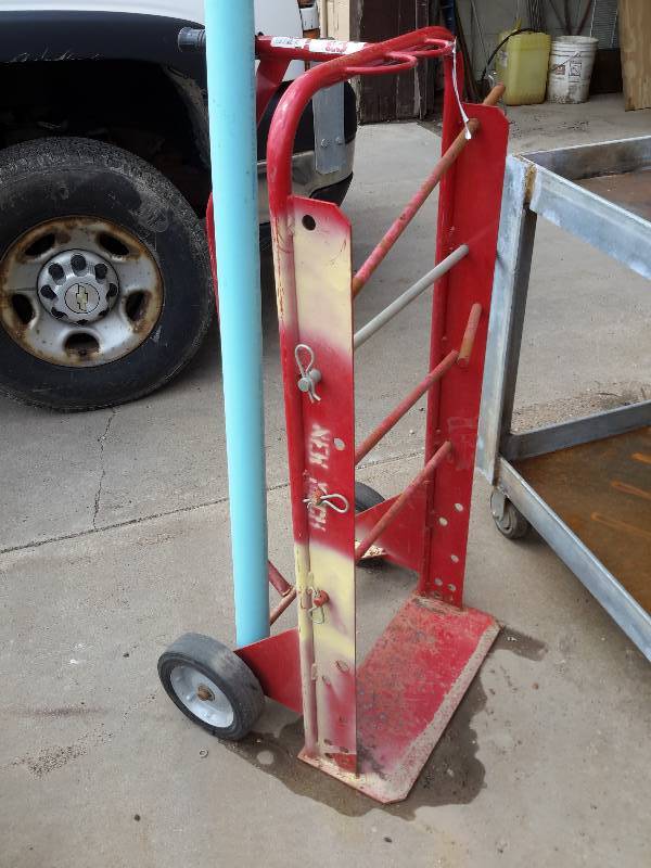 lot 90 image: 2 wheel upright cart