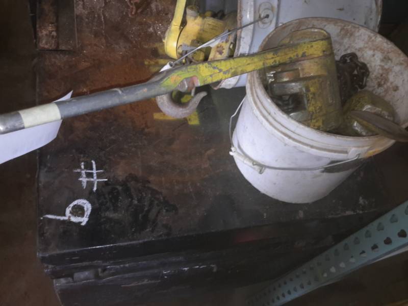 lot 116 image: 2 Chain Hoists.. Cant see makersize