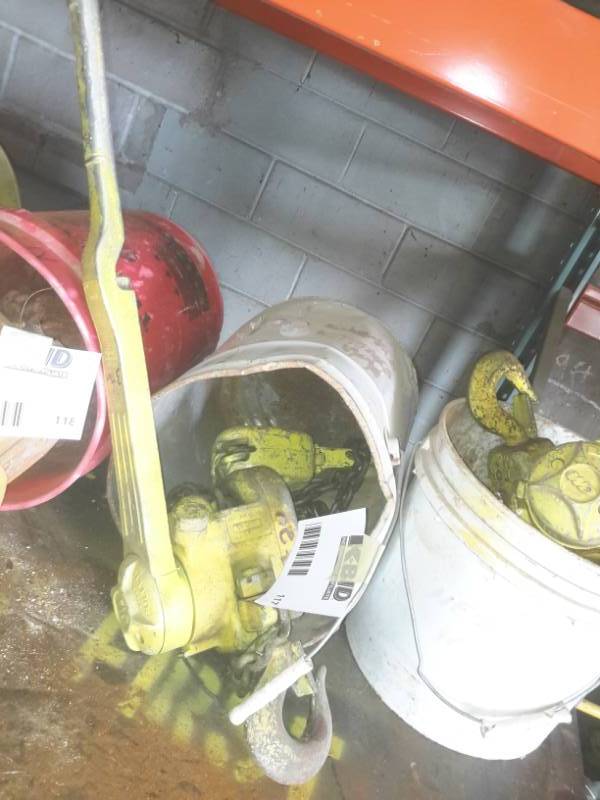 lot 117 image: 2 Chain Hoists.. Cant see makersize