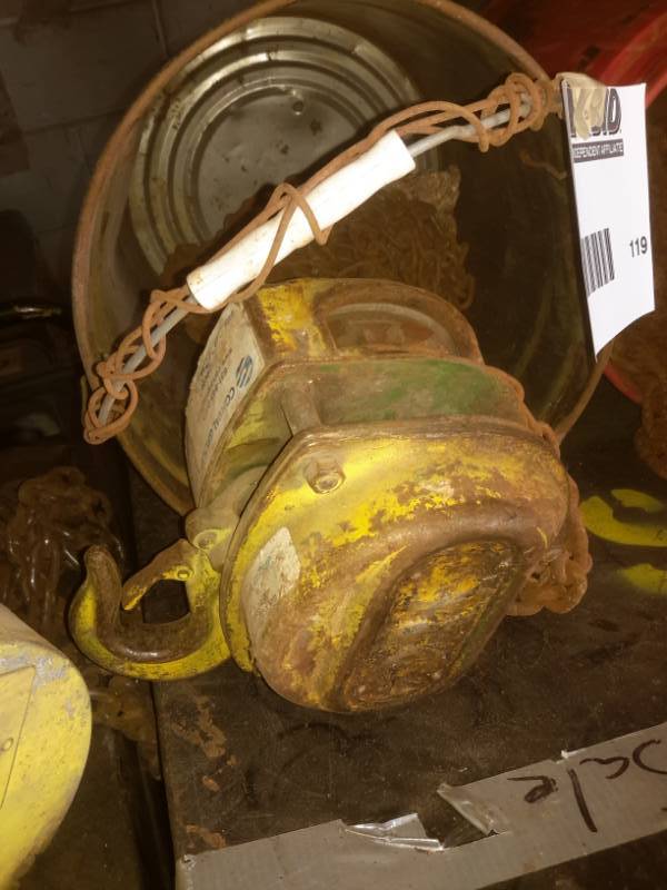 lot 119 image: Chain Hoist..Cant see makersize