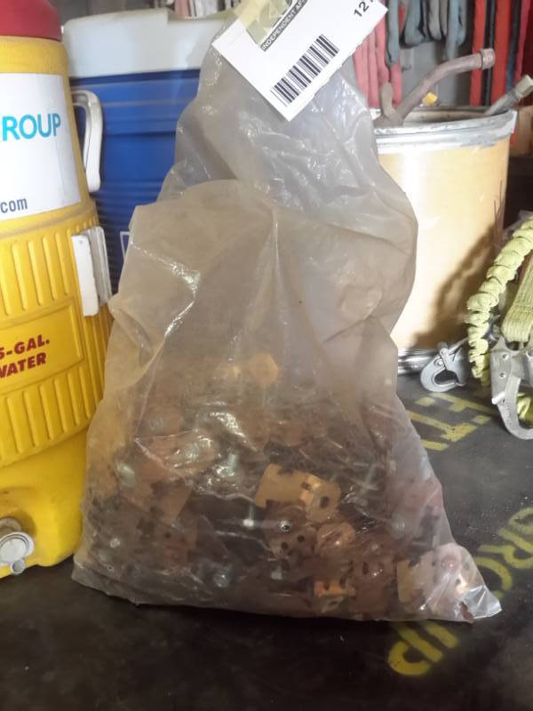 lot 121 image: Large lot of some type of fastener.. See closeup of individual.. If I get more info I will update