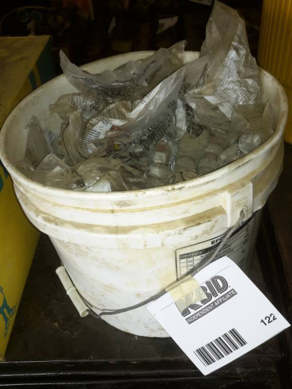 lot 122 image: Lot of ropecable clips