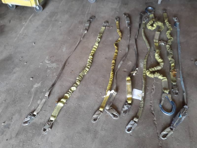lot 128 image: Lot of Pull sTraps with metal ends..Misc lengthssizes