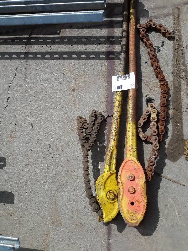 lot 28 image: 2, 12 in chain pipe wrenches