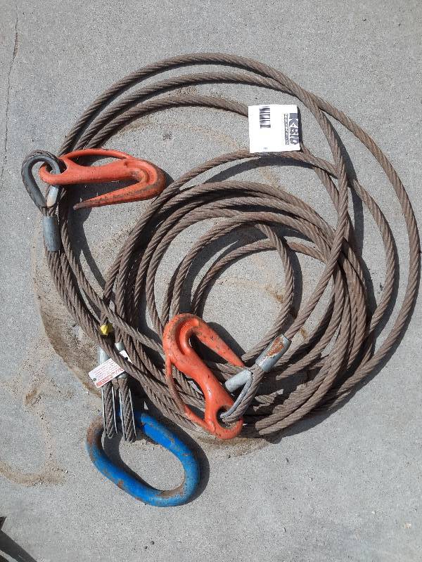 lot 66 image: 2 chokers.. See specs on tag photo