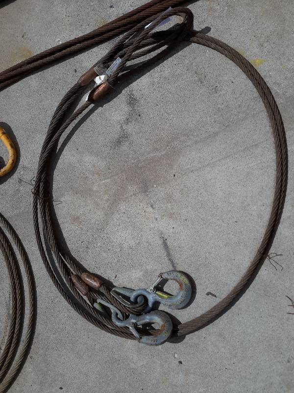 lot 72 image: 2 chokers.. See specs on tag photo
