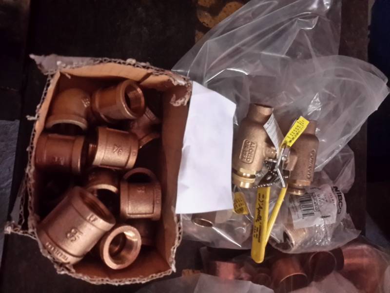 lot 138 image: Copper and Brass Fittings and valves