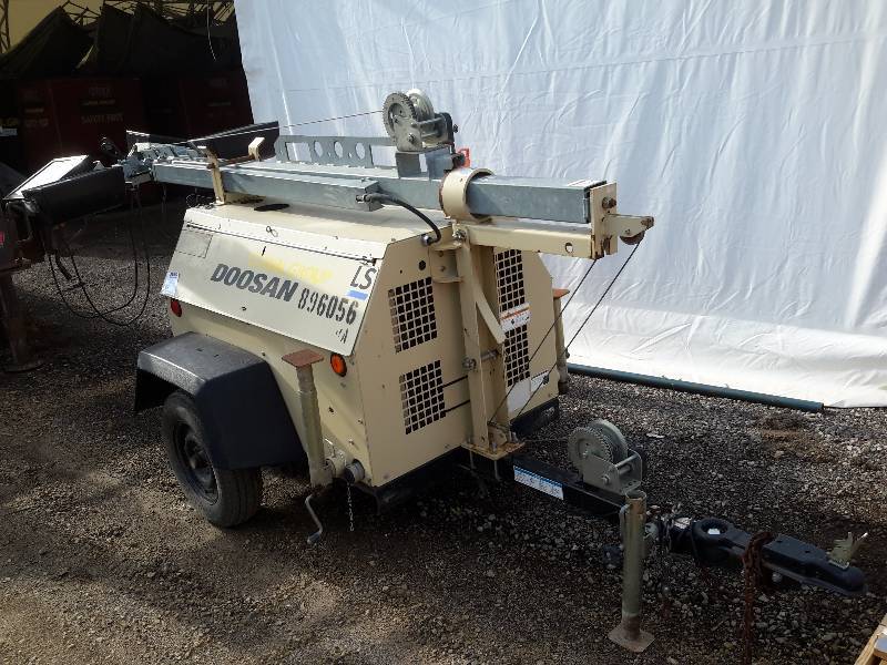 lot 5 image: Ingersol Rand 2 Light, Light Tower.. Works