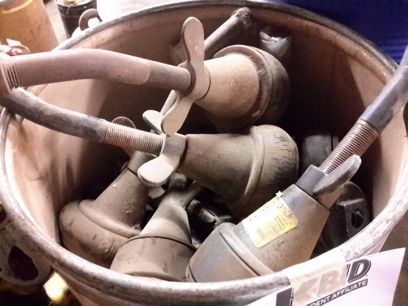 lot 136 image: Lot of Pipe Plugs