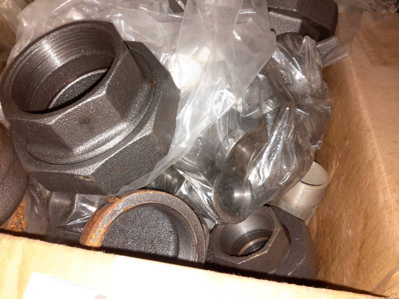 lot 195 image: Lot of couplings and nipples.