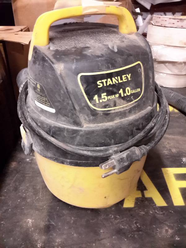 lot 169 image: Stanley 1.5 HP, 1 Gallon  Vacuum