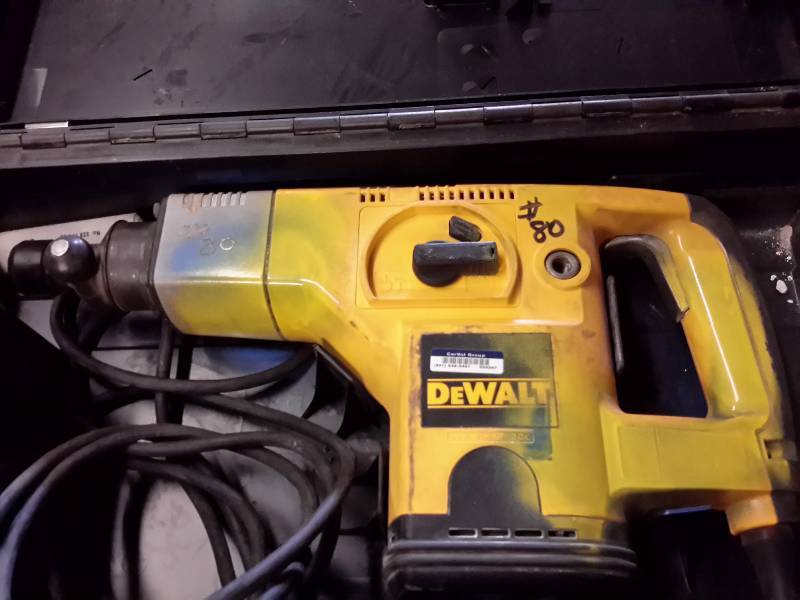 lot 9 image: Dewalt, DW531 1 12 in Rotary Hammer