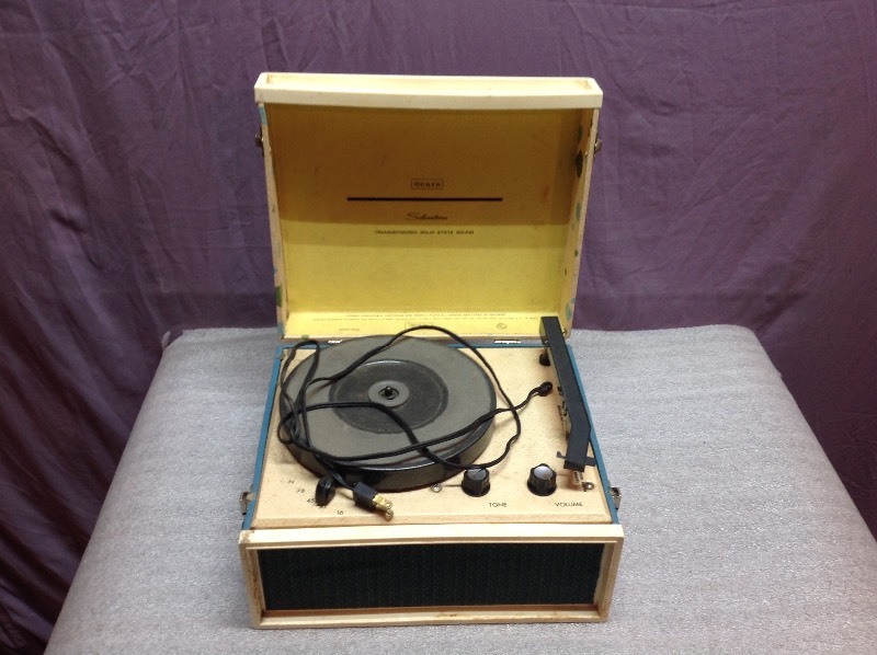 lot 19 image: Sears Silvertone Portable Record Player