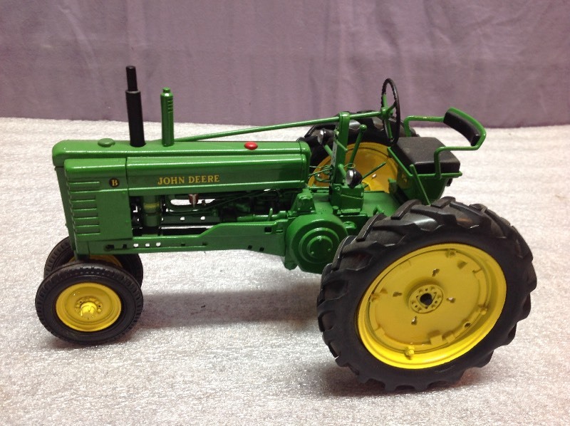lot 31 image: John Deere B Die Cast Tractor