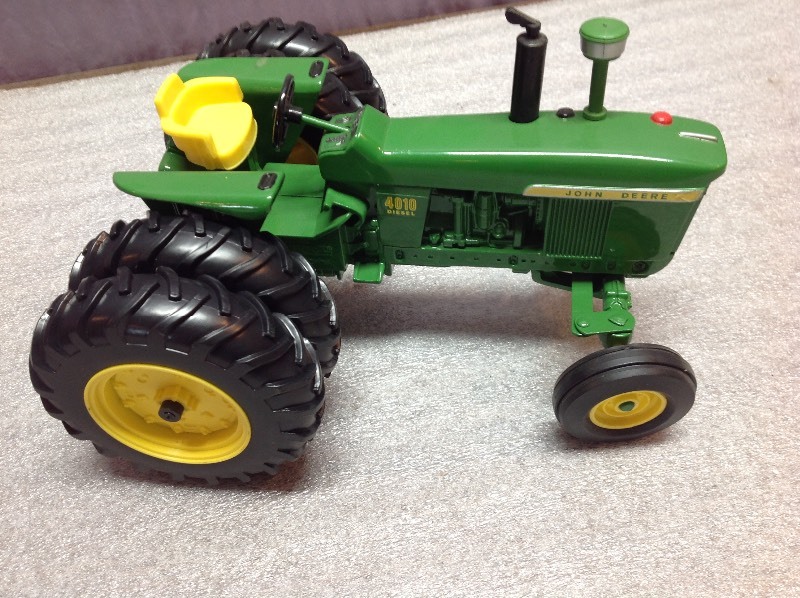 lot 36 image: John Deere 4010 Diesel Die Cast Tractor