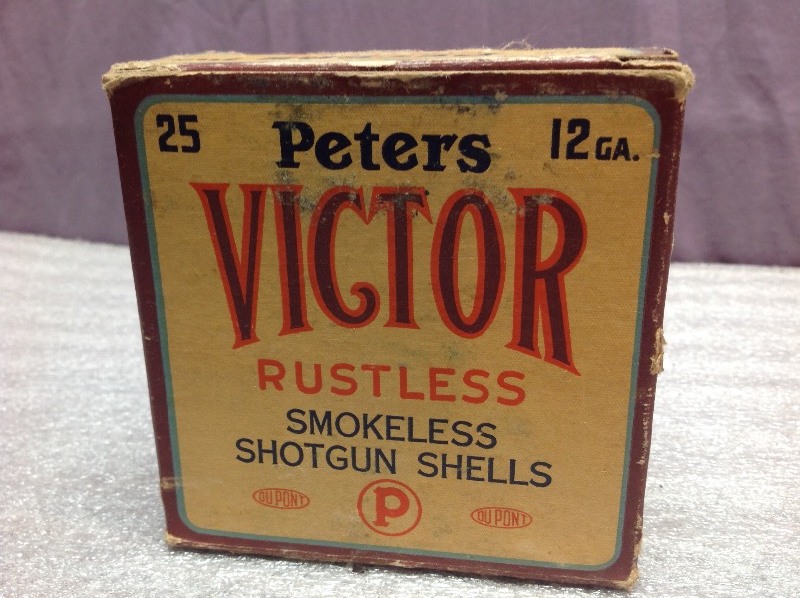 lot 58 image: Vintage Peters Victor 12 Ga Shells Box