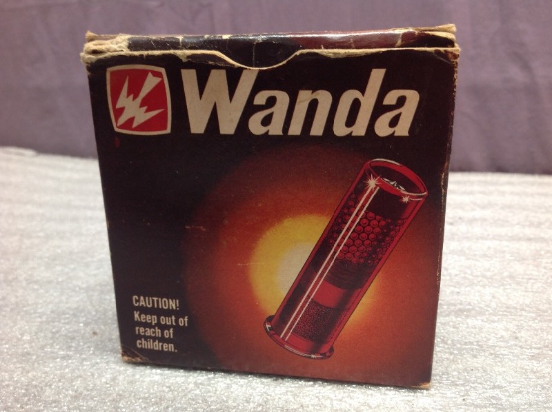 lot 60 image: Vintage Wanda 12 Ga Shells Box with Empty Casings