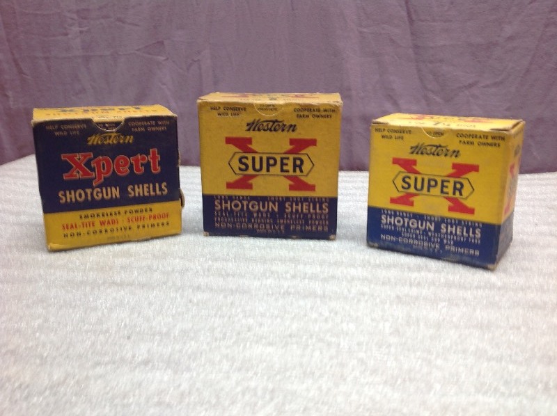lot 61 image: Vintage Western Shotgun Shells Boxes