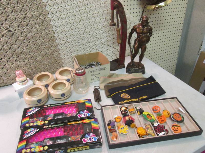 lot 4 image: Lot of Assorted Vintage and Other S...