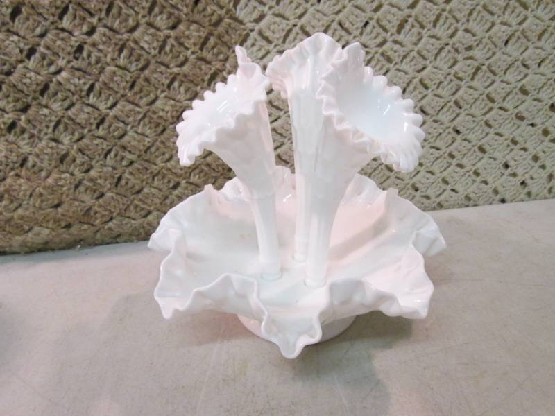 lot 20 image: Vintage White Glass Decor Bowl 4 Pc...