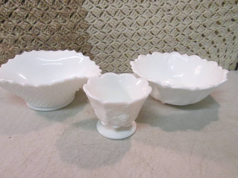 lot 21 image: Lot of 3 White Glass Bowls  RM2...