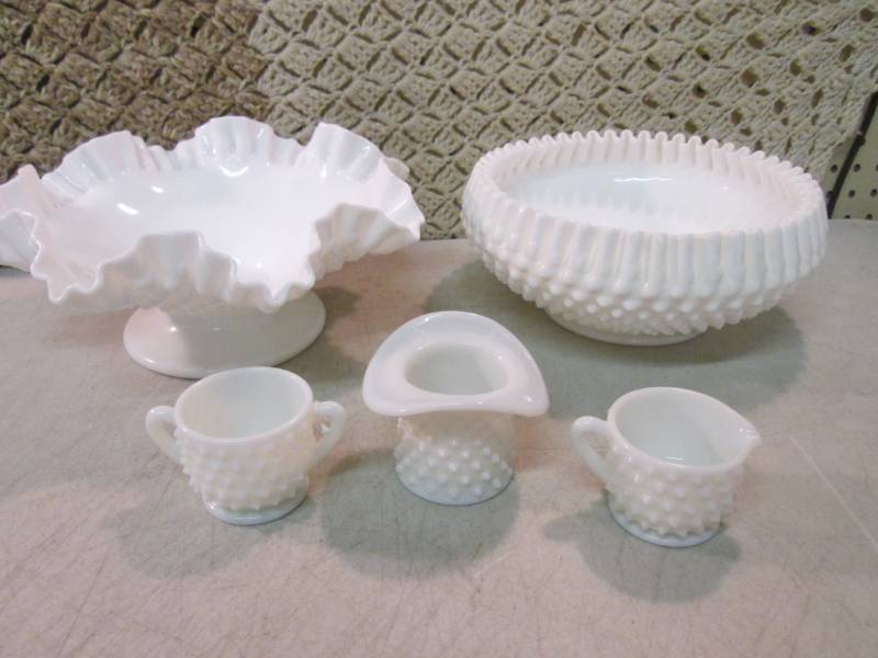 lot 22 image: Lot of Vintage White Glass Bowls Et...