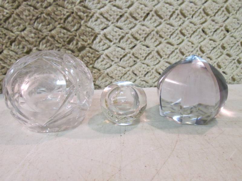 lot 23 image: Vintage Crystal Ball Terrarium, Lea...