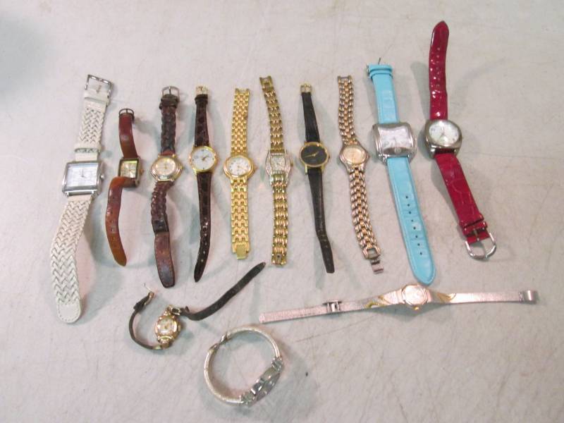 lot 30 image: Lot of Wrist Watches  EC1...