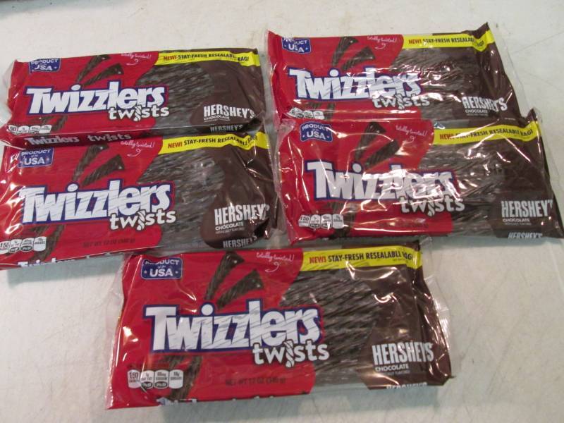 lot 58 image: 5 Packs of Hersheys Chocolate Twizz...