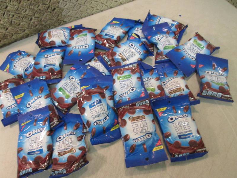 lot 62 image: Assorted Flavors of Oreo Thins Bite...