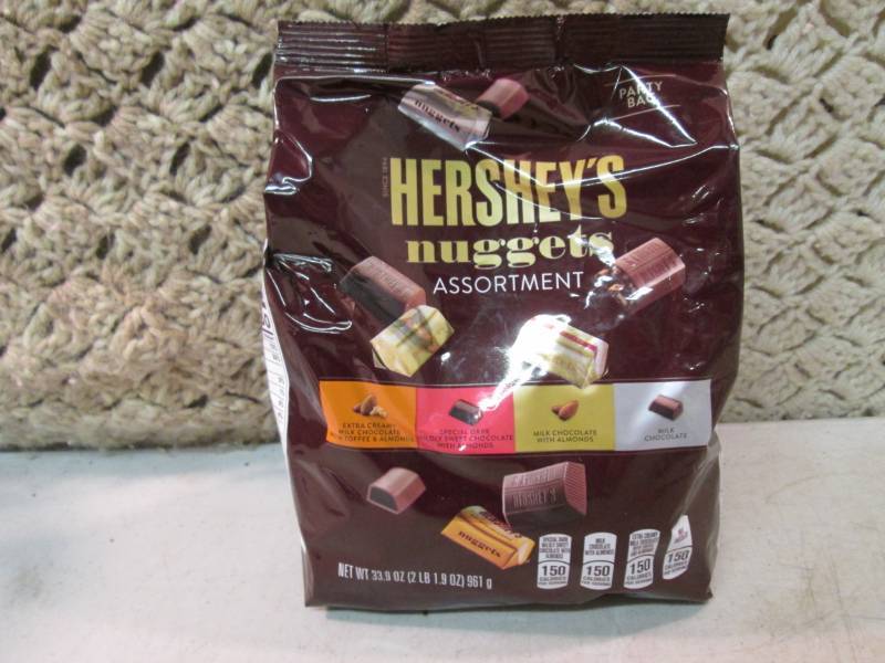 lot 75 image: 2 Pound Bag of Hersheys Nuggets As...