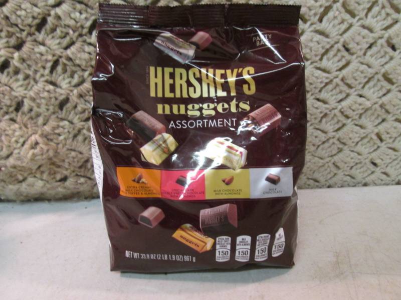 lot 76 image: 2 Pound Bag of Hersheys Nuggets As...