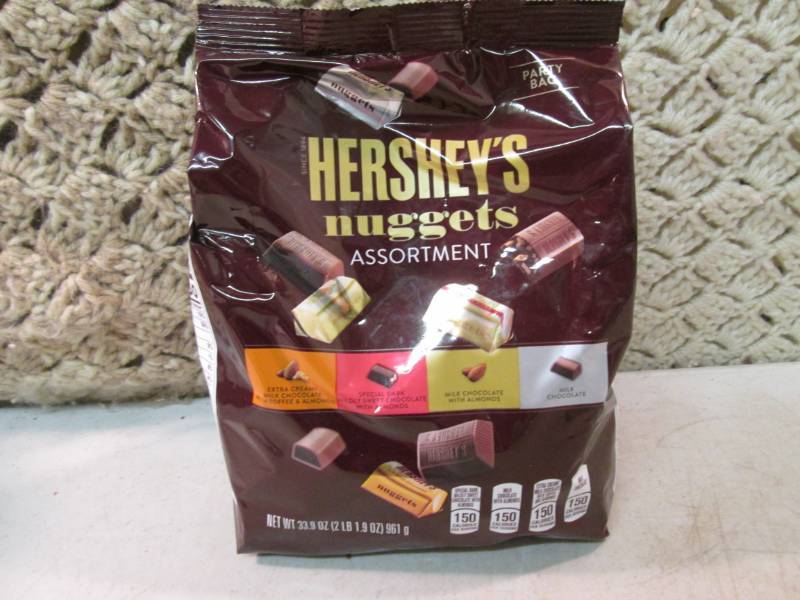 lot 77 image: 2 Pound Bag of Hersheys Nuggets As...