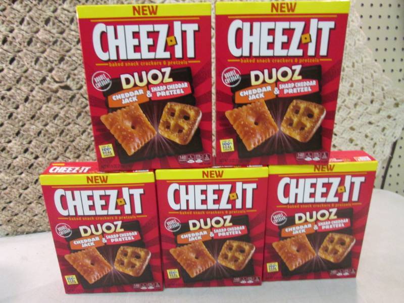 lot 107 image: 5 Boxes of Cheez-It Duoz Snack Crac...