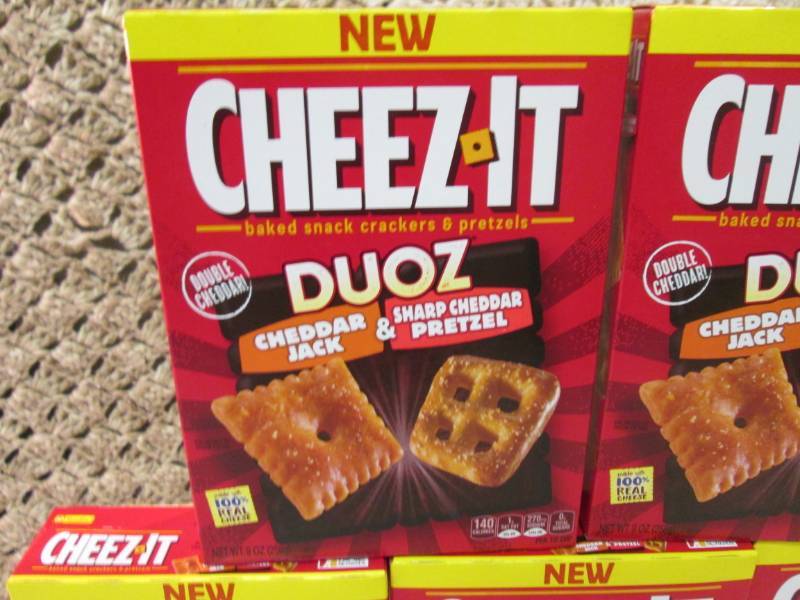 lot 108 image: 5 Boxes of Cheez-It Duoz Snack Crac...