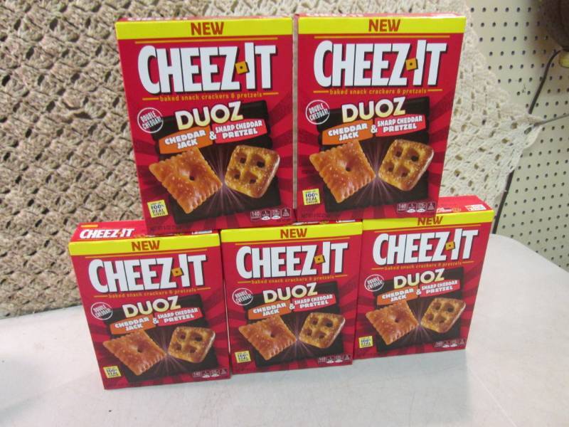 lot 109 image: 5 Boxes of Cheez-It Duoz Snack Crac...