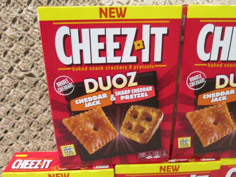 lot 110 image: 5 Boxes of Cheez-It Duoz Snack Crac...