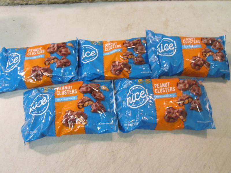 lot 128 image: 5 Bags of Milk Chocolate Peanut Clu...