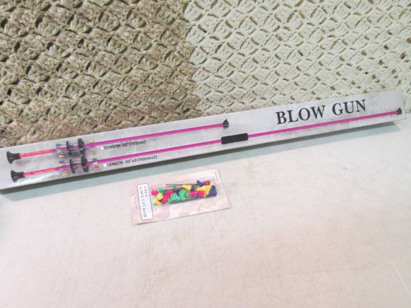 lot 163 image: 30 Aluminum Blow Dart Gun with Ext...